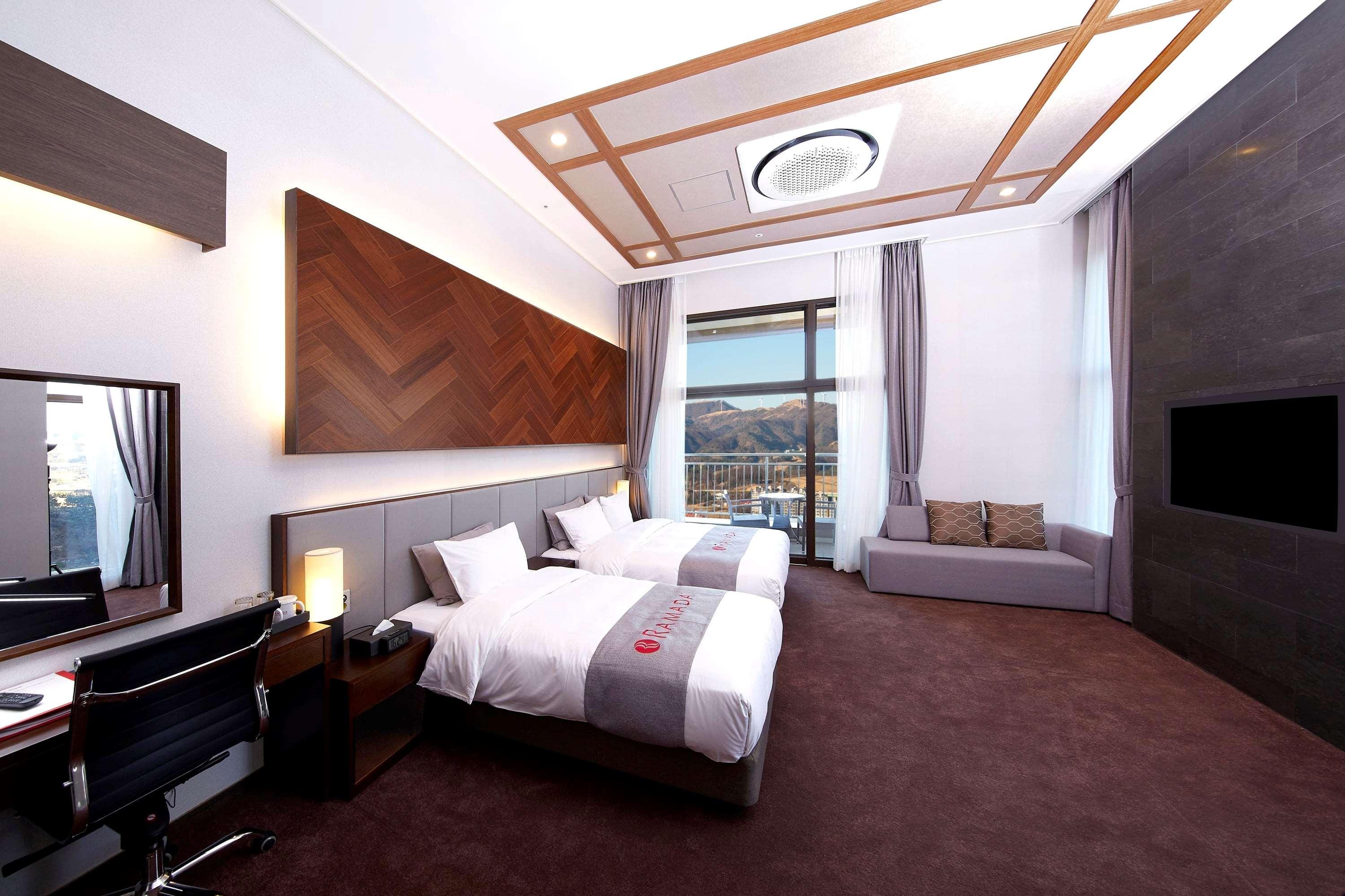 Ramada Hotel & Suite By Wyndham Gangwon Pyeongchang Extérieur photo