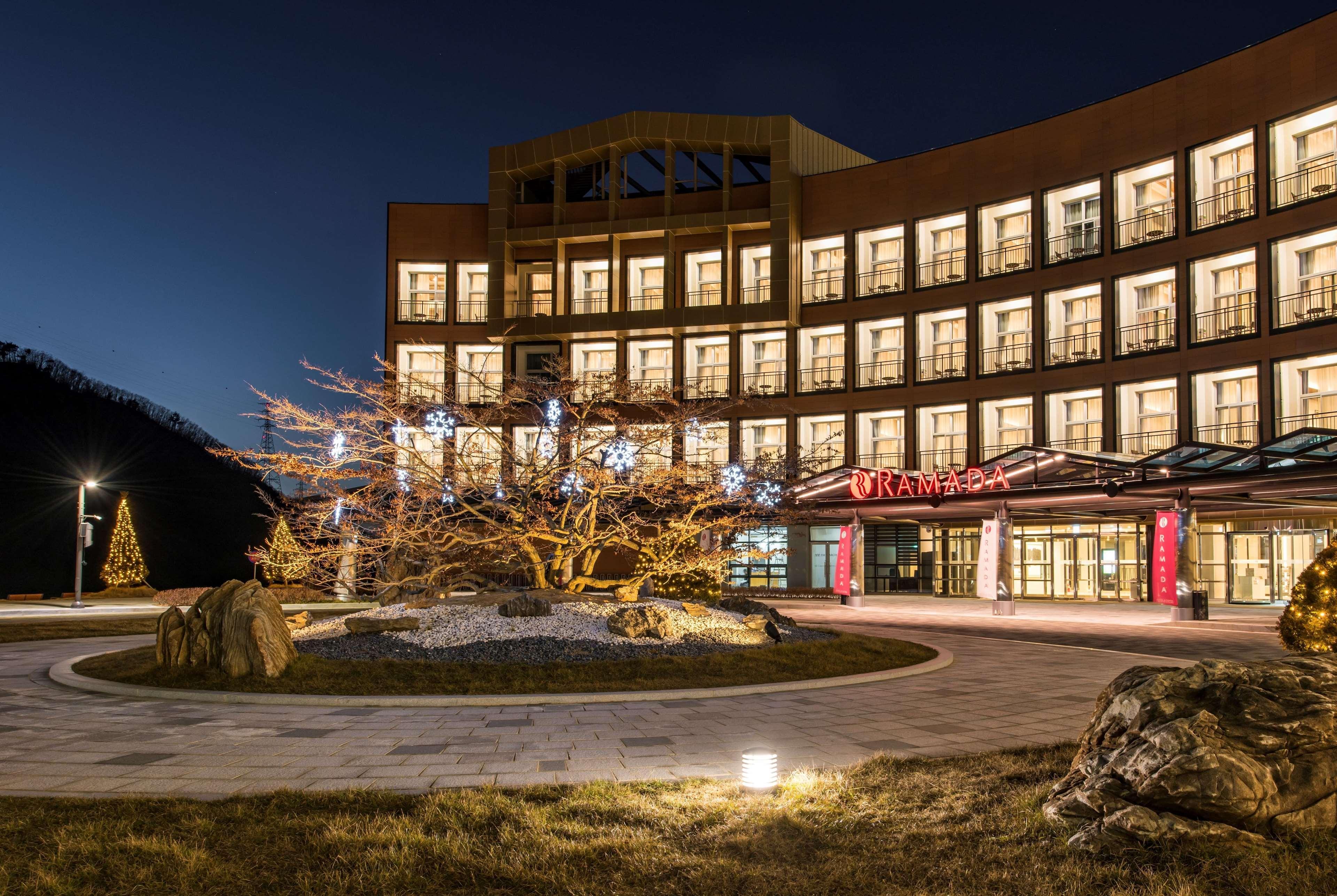 Ramada Hotel & Suite By Wyndham Gangwon Pyeongchang Extérieur photo