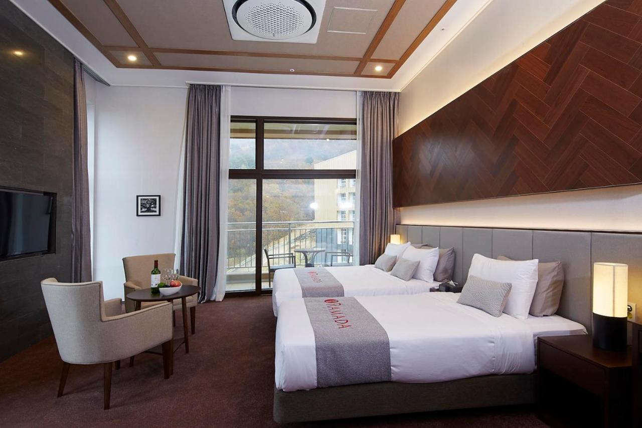 Ramada Hotel & Suite By Wyndham Gangwon Pyeongchang Extérieur photo