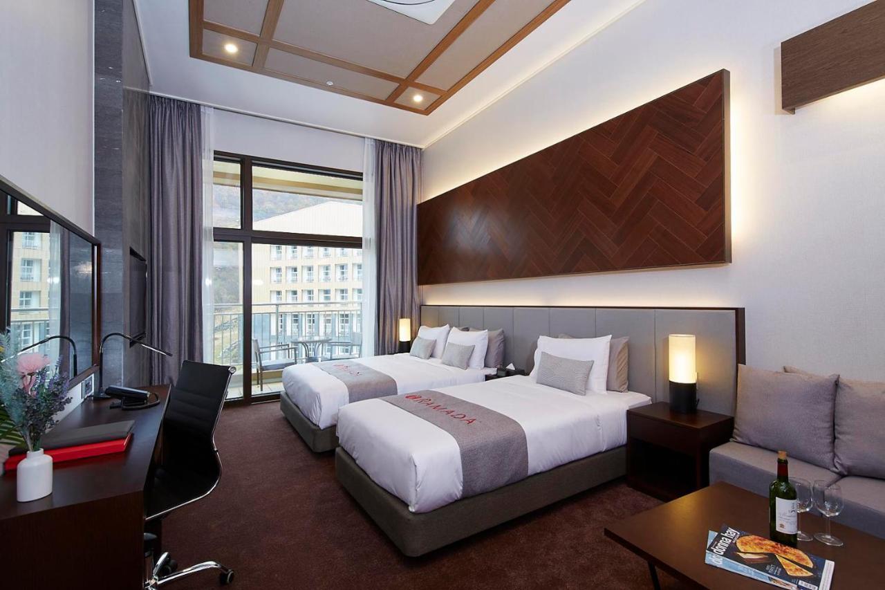 Ramada Hotel & Suite By Wyndham Gangwon Pyeongchang Extérieur photo