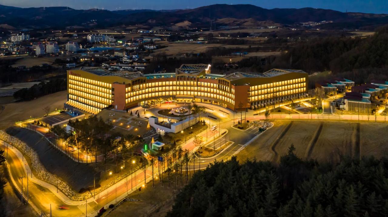Ramada Hotel & Suite By Wyndham Gangwon Pyeongchang Extérieur photo