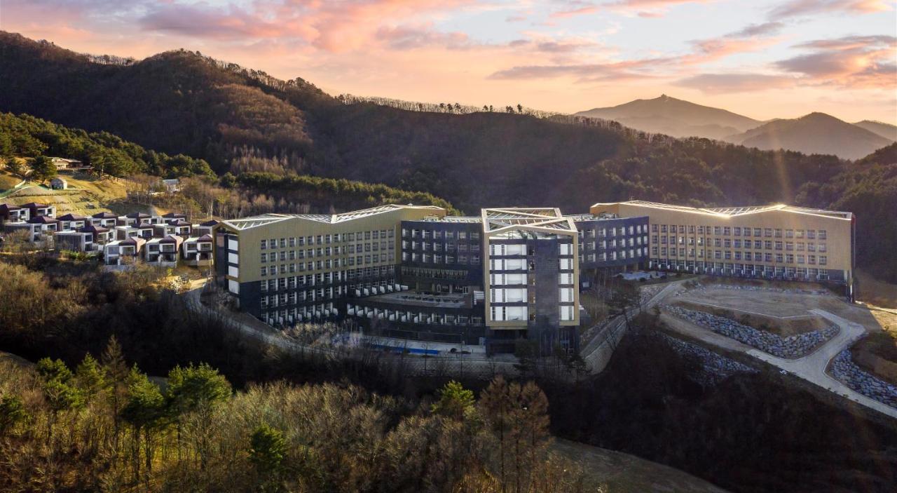 Ramada Hotel & Suite By Wyndham Gangwon Pyeongchang Extérieur photo